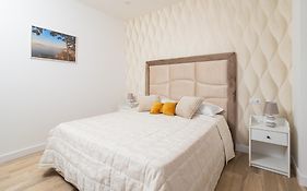 Nonno Angelo - 4 Bedrooms With Free Parking & Seaview Balcony