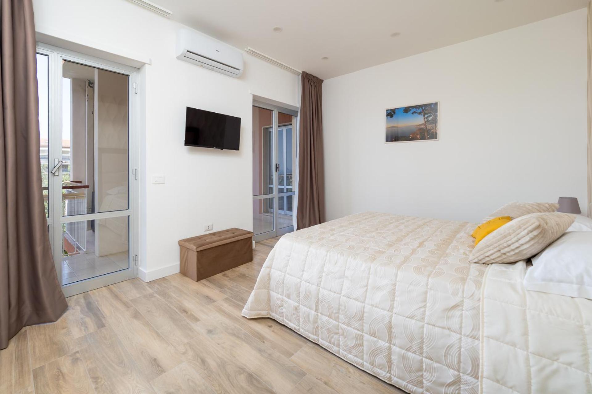 Nonno Angelo - 4 Bedrooms With Free Parking & Seaview Balcony Sorrento Exterior photo