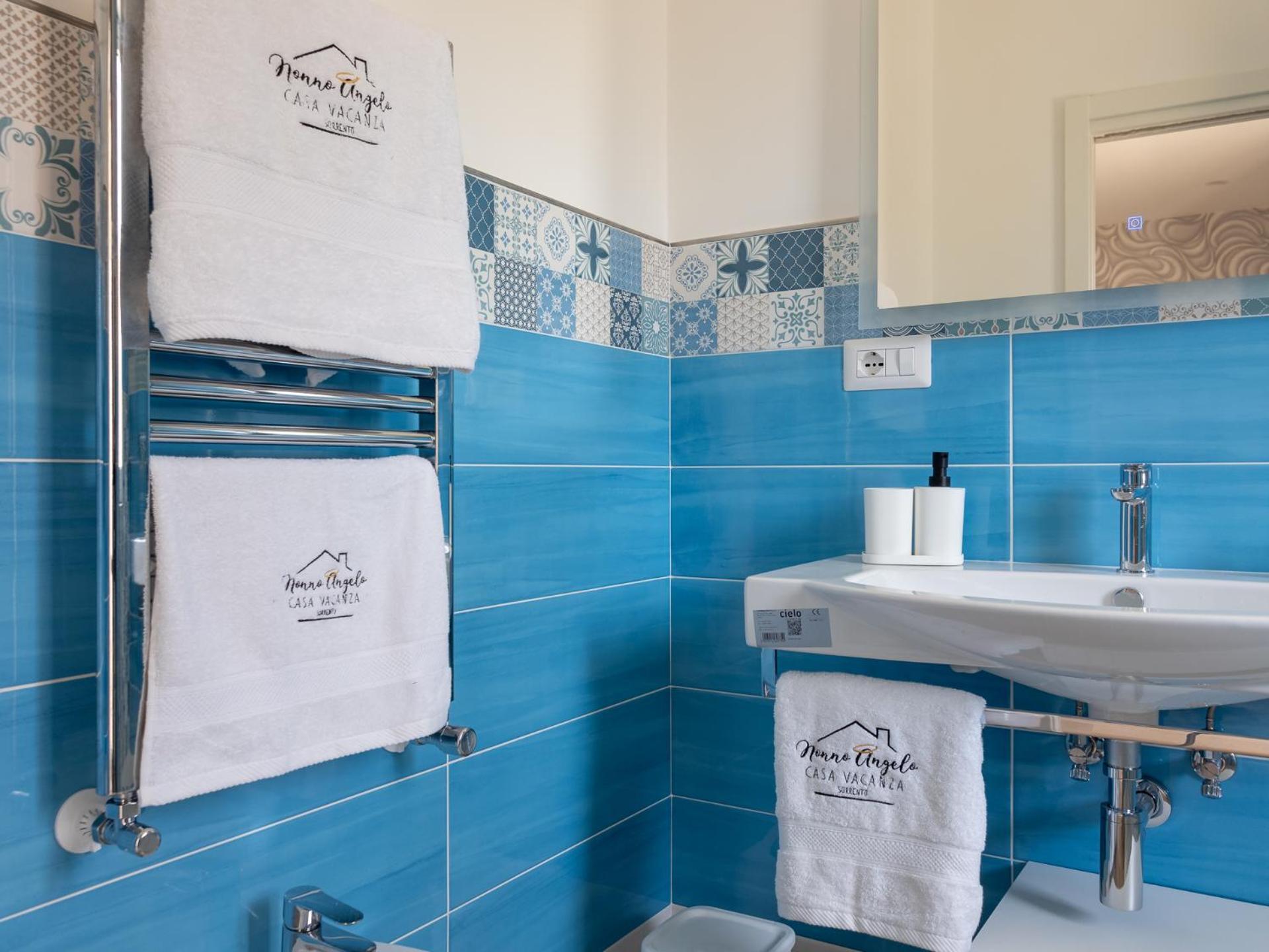 Nonno Angelo - 4 Bedrooms With Free Parking & Seaview Balcony Sorrento Exterior photo