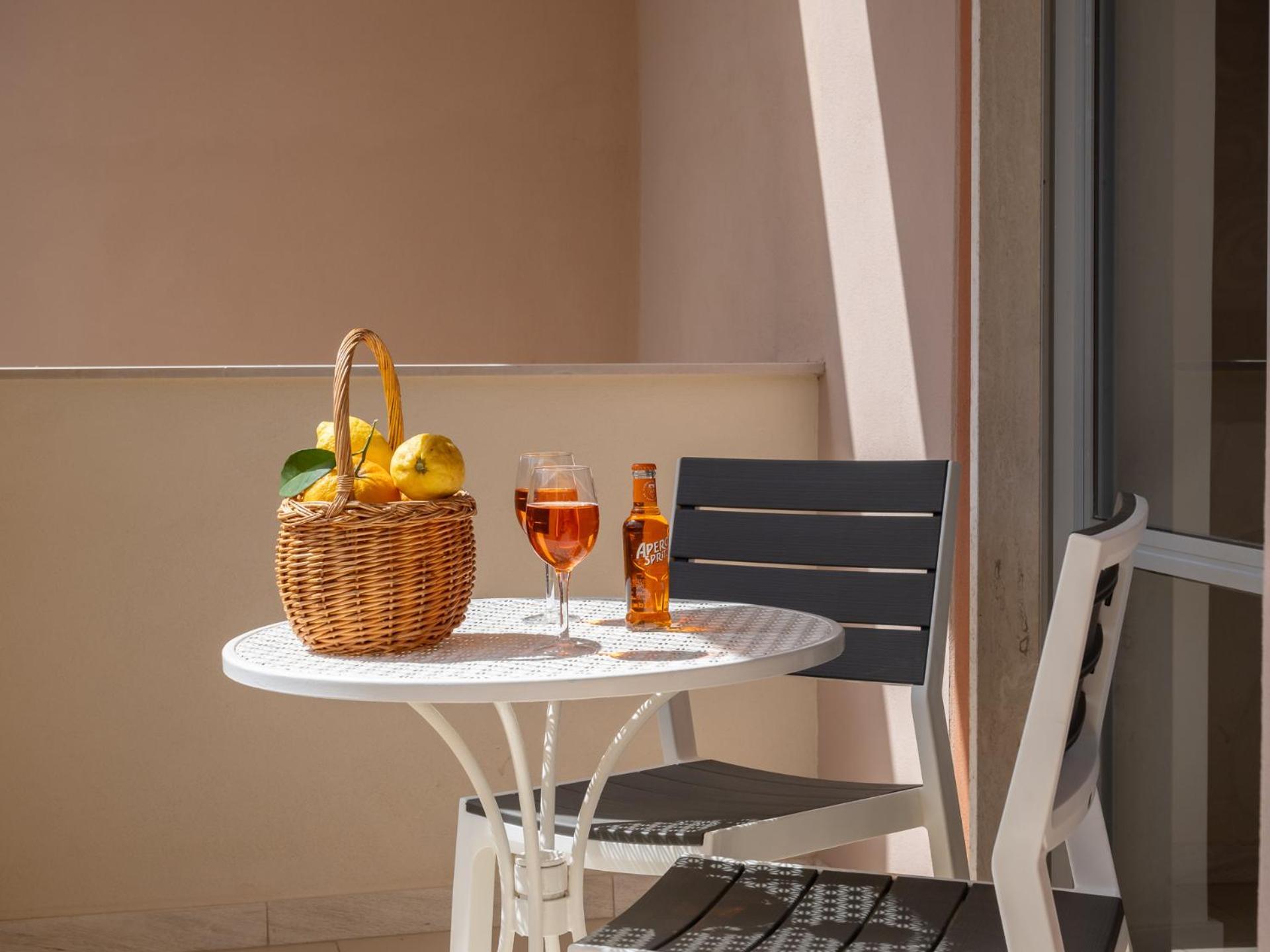 Nonno Angelo - 4 Bedrooms With Free Parking & Seaview Balcony Sorrento Exterior photo