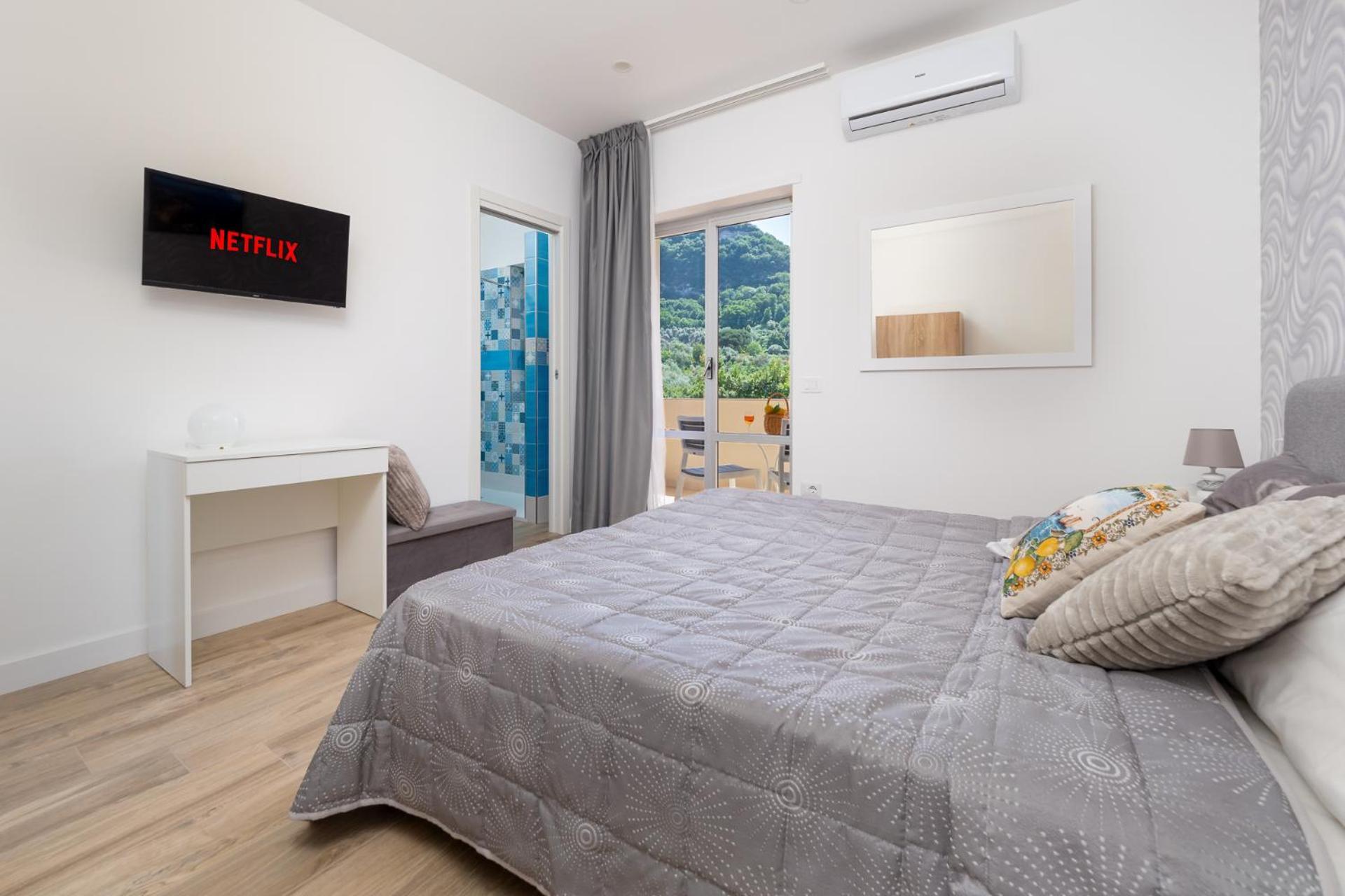 Nonno Angelo - 4 Bedrooms With Free Parking & Seaview Balcony Sorrento Exterior photo